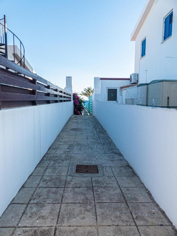 Greek Island Style 2 Bedroom Villa With Pool Next To The Sea Larnaca Exteriör bild