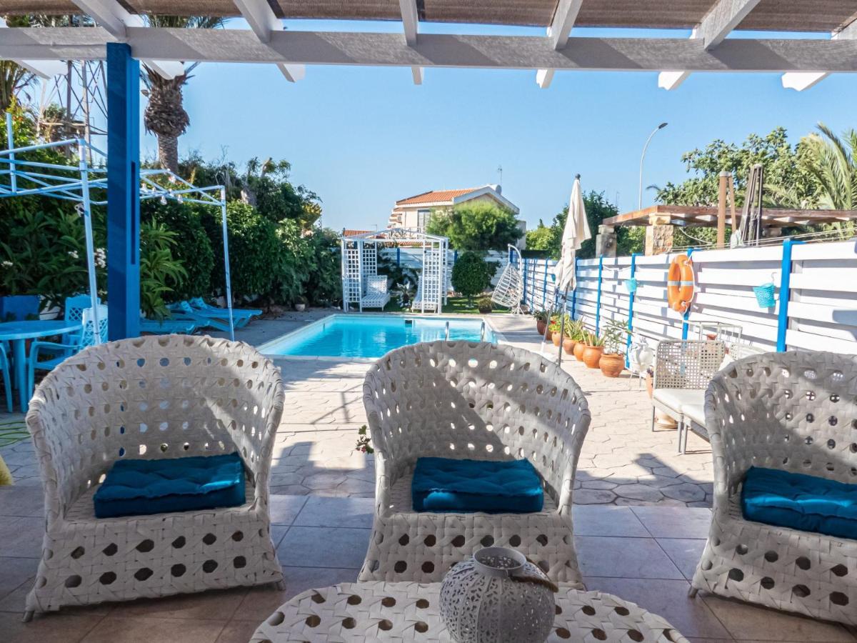 Greek Island Style 2 Bedroom Villa With Pool Next To The Sea Larnaca Exteriör bild