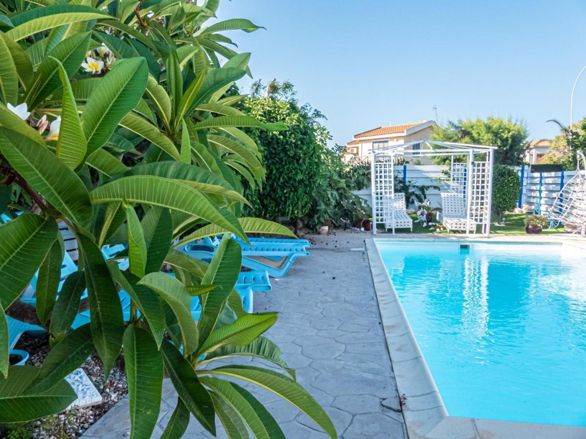 Greek Island Style 2 Bedroom Villa With Pool Next To The Sea Larnaca Exteriör bild