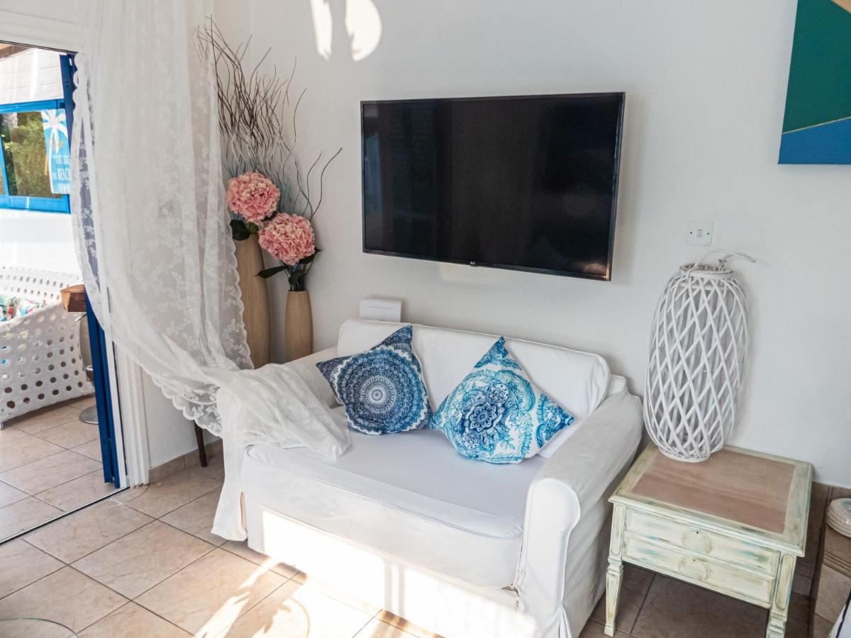 Greek Island Style 2 Bedroom Villa With Pool Next To The Sea Larnaca Exteriör bild