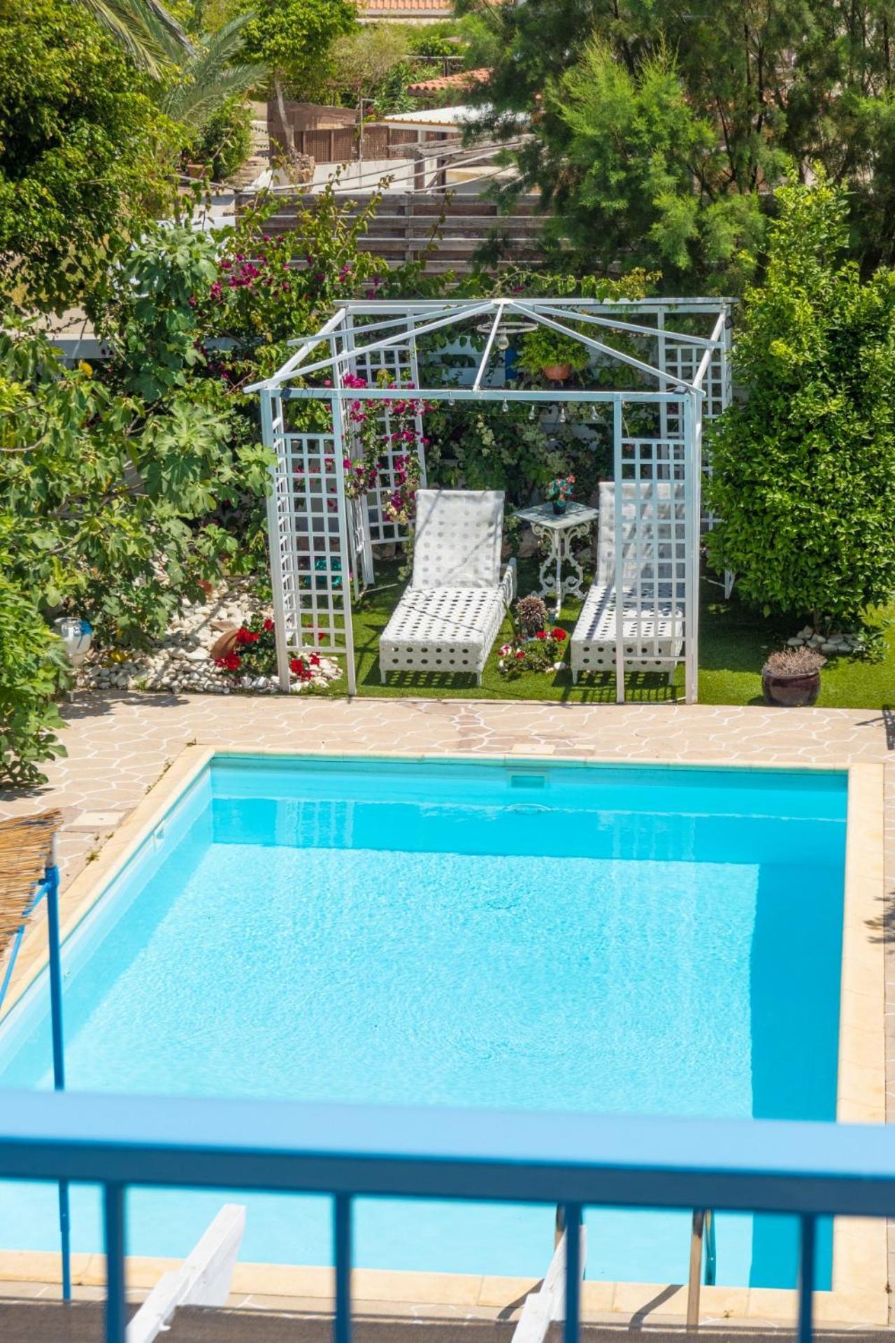 Greek Island Style 2 Bedroom Villa With Pool Next To The Sea Larnaca Exteriör bild